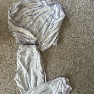 Good American Tye Dye White and Lavender Lounge Set. Excellent Condition!